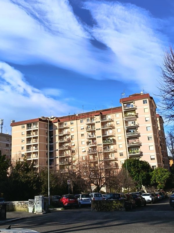 appartamento in vendita a Roma in zona Ostiense