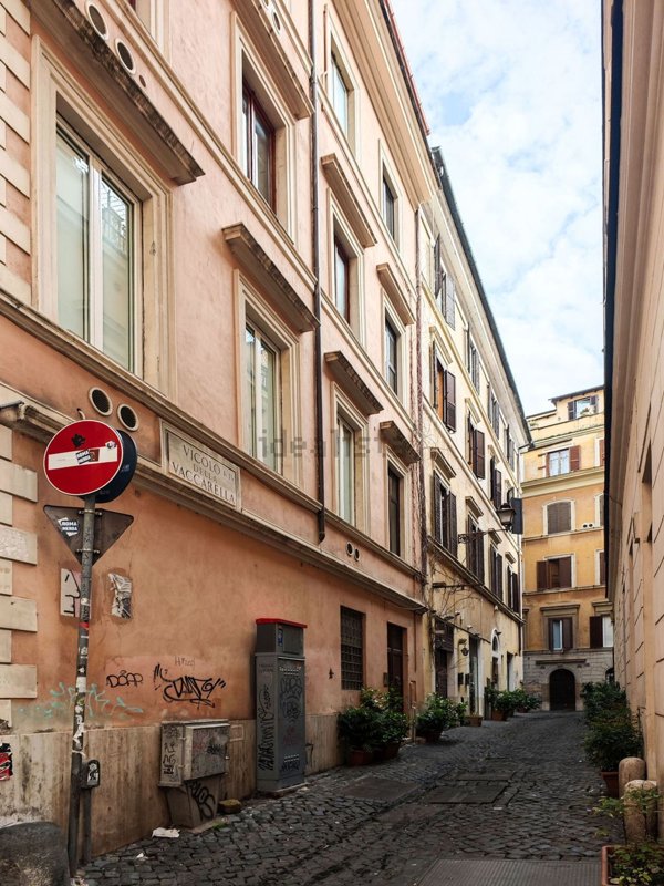 appartamento in vendita a Roma in zona Parione/Sant'Eustachio