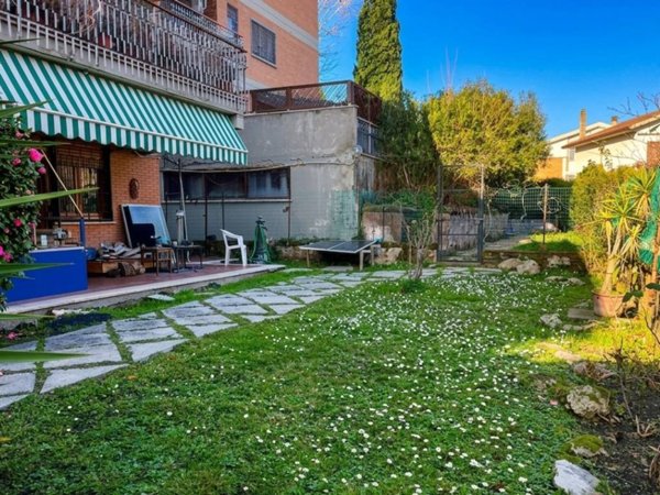 appartamento in vendita a Roma in zona Spinaceto
