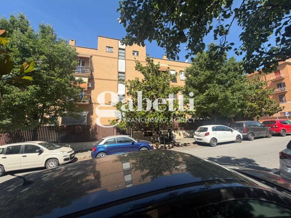 appartamento in vendita a Roma in zona Prenestino-Centocelle
