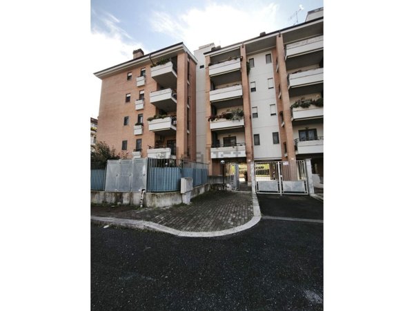 appartamento in vendita a Roma in zona Selva Candida