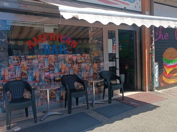 negozio in vendita a Roma in zona Cinecittà