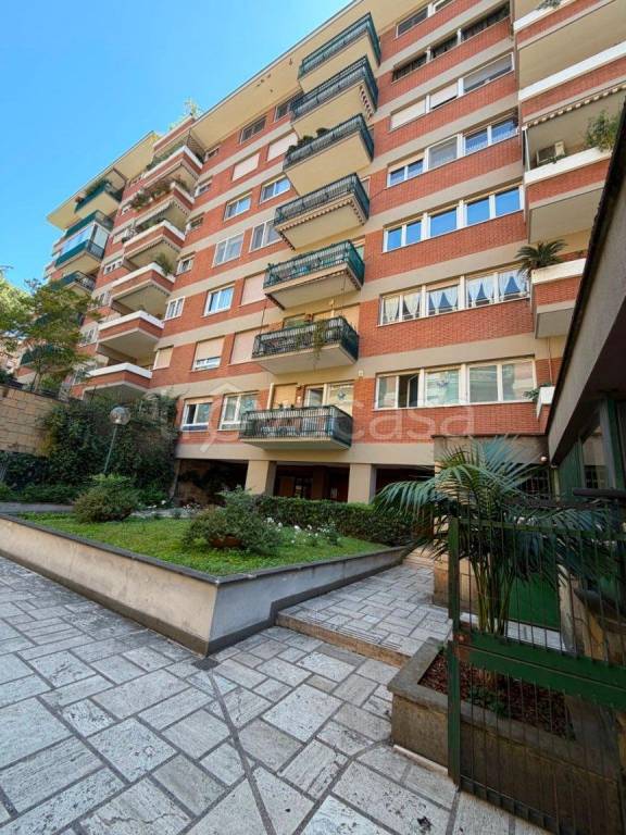 appartamento in vendita a Roma in zona EUR