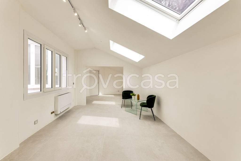 appartamento in vendita a Roma in zona EUR