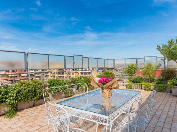 appartamento in vendita a Roma in zona Appio Latino
