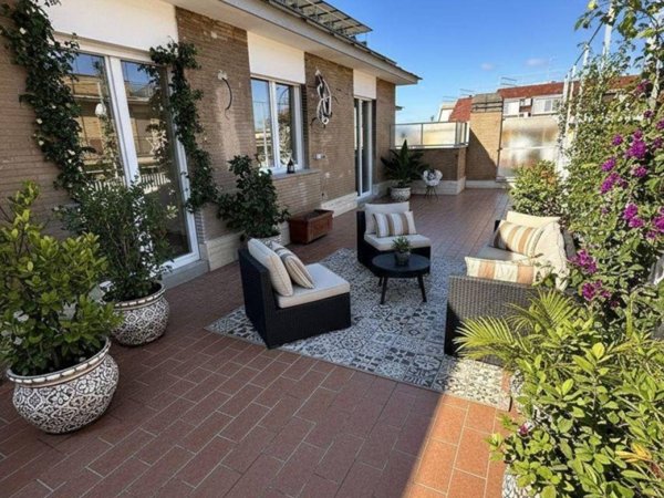 appartamento in vendita a Roma in zona Ardeatino