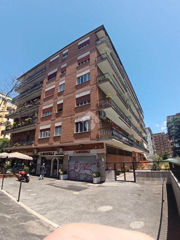 appartamento in vendita a Roma in zona Prenestino-Labicano