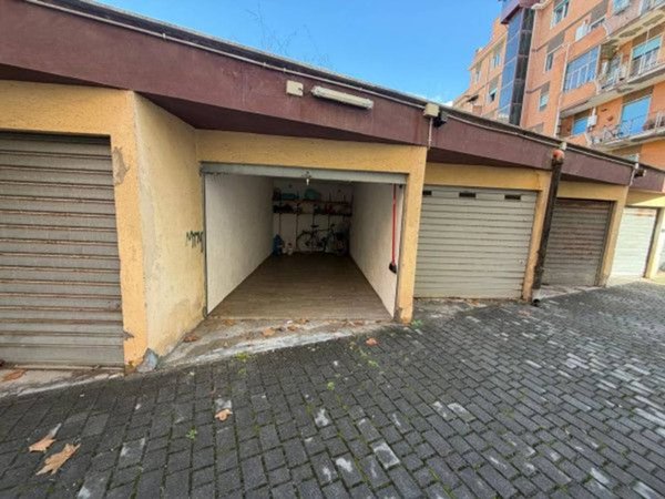 negozio in vendita a Roma in zona Ostia
