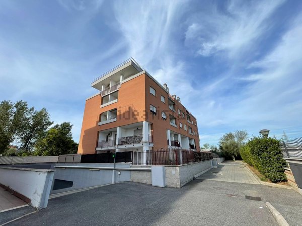 appartamento in vendita a Roma in zona Tor Cervara