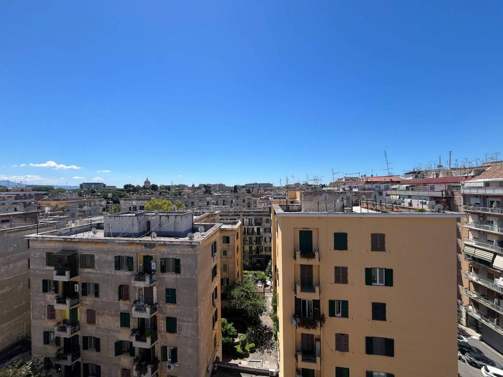 appartamento in vendita a Roma in zona Ostiense