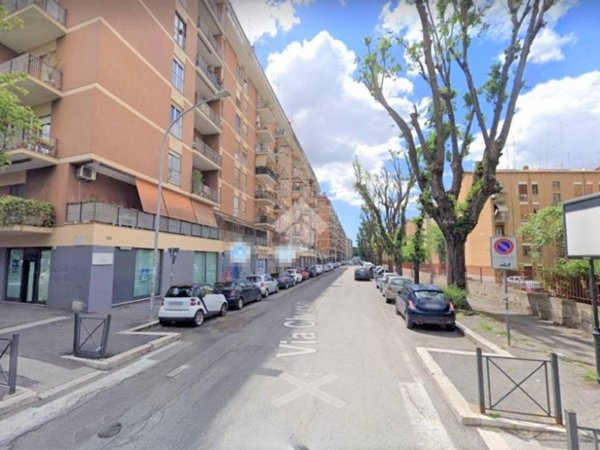negozio in vendita a Roma in zona Collatino