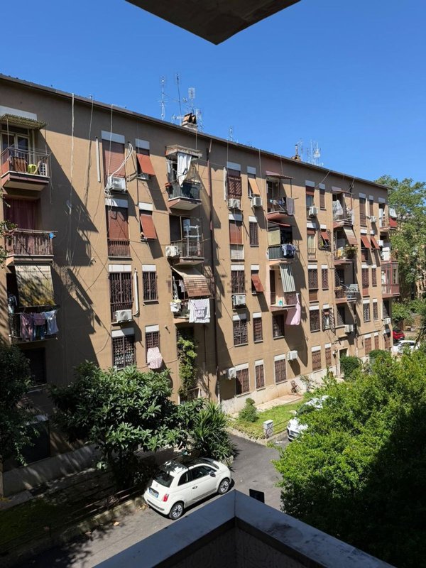 appartamento in vendita a Roma in zona Prenestino-Labicano