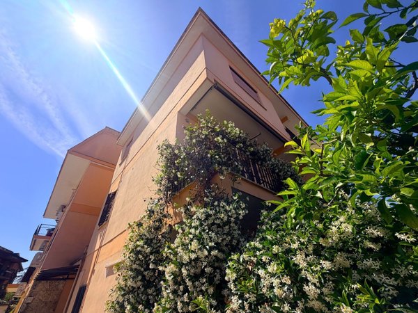 appartamento in vendita a Roma in zona Appio Pignatelli