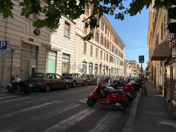 locale commerciale in vendita a Roma in zona Trieste