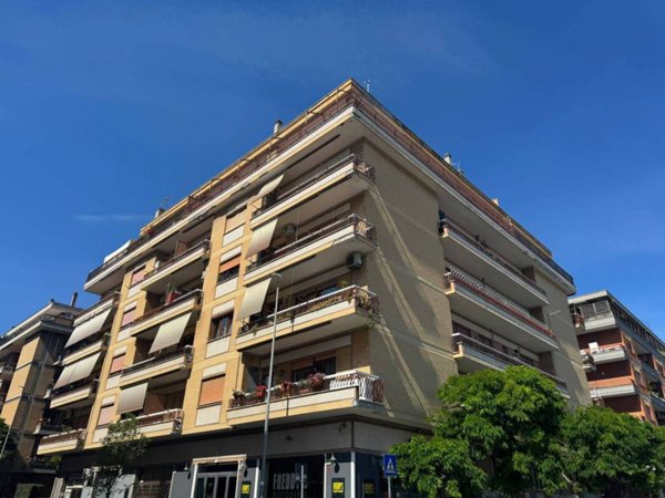 appartamento in vendita a Roma in zona Ostia