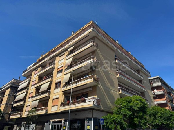 appartamento in vendita a Roma in zona Ostia