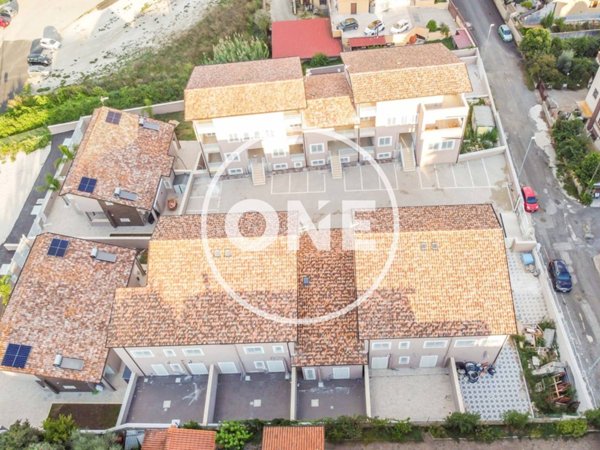 casa indipendente in vendita a Roma in zona Colle del Sole