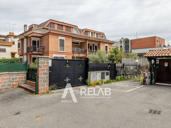casa indipendente in vendita a Roma in zona Torre Gaia