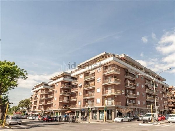 appartamento in vendita a Roma in zona Ostia