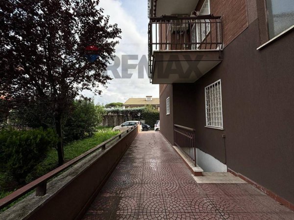 appartamento in vendita a Roma in zona Osteria del Curato