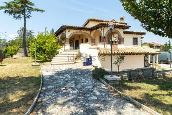 casa indipendente in vendita a Roma in zona Cesano
