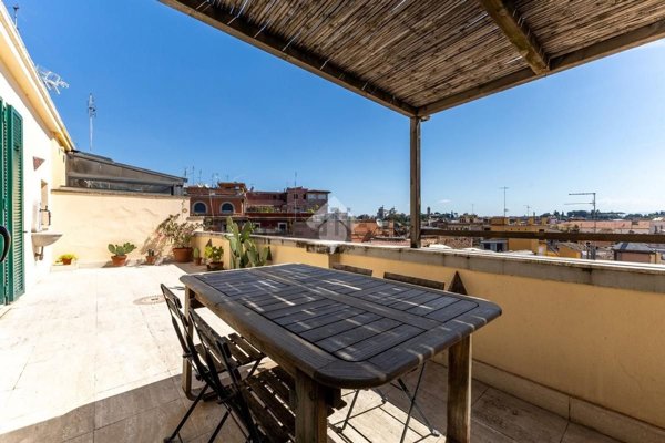 appartamento in vendita a Roma in zona Trastevere
