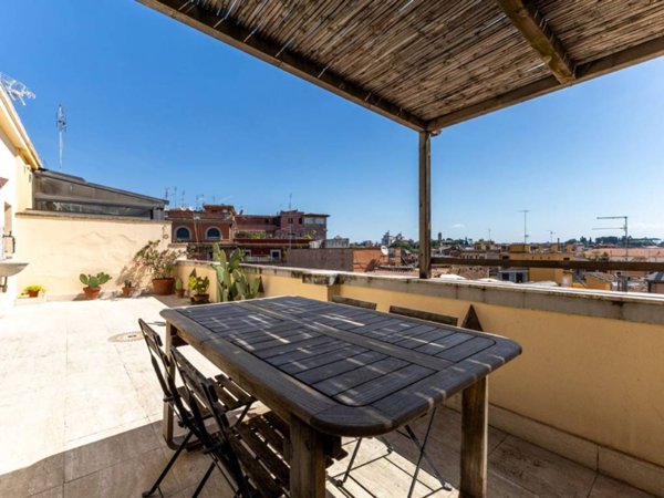 appartamento in vendita a Roma in zona Trastevere