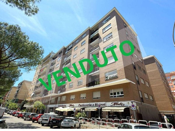 appartamento in vendita a Roma in zona Ostiense