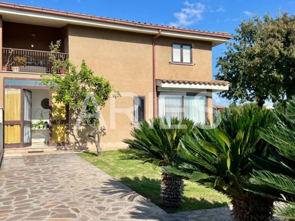 casa indipendente in vendita a Roma in zona Casal Palocco