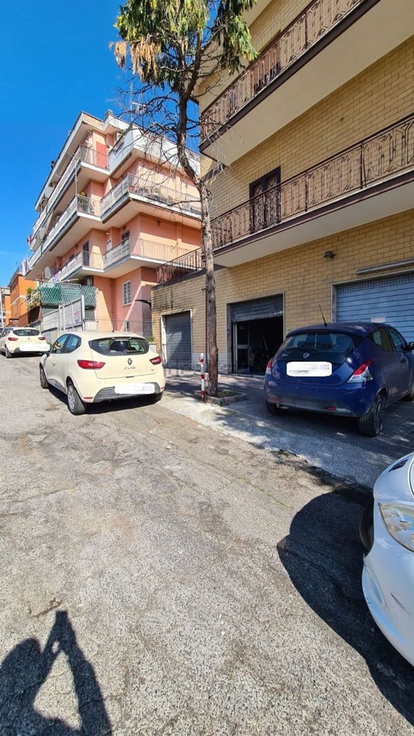 ufficio in vendita a Roma in zona Tor Bella Monaca