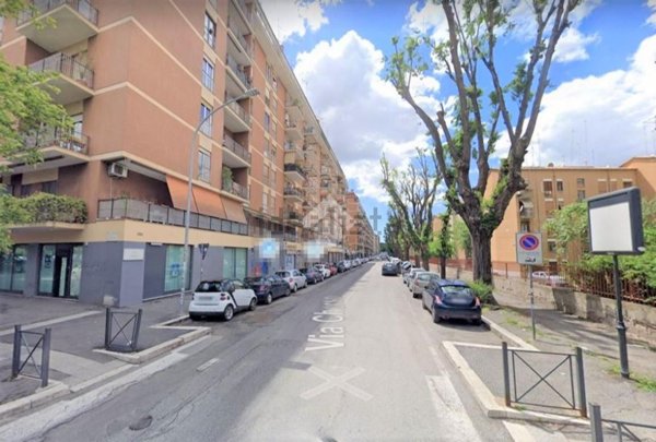 locale commerciale in vendita a Roma in zona Collatino