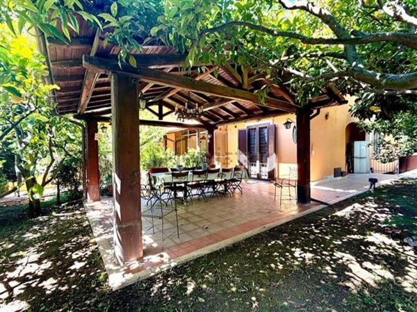 casa indipendente in vendita a Roma in zona Casal Morena