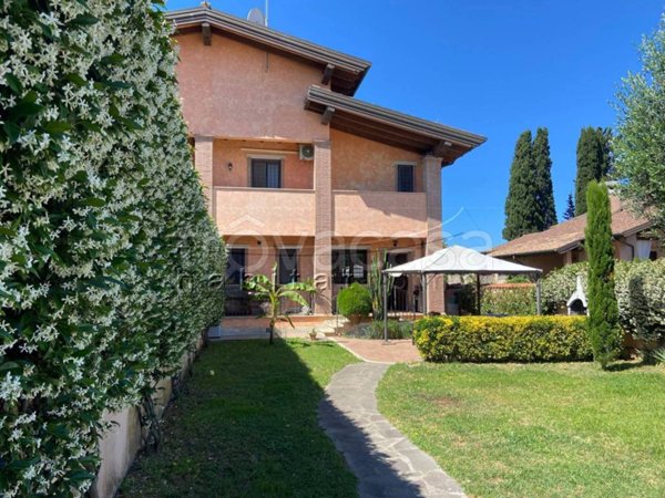 casa indipendente in vendita a Roma in zona Infernetto