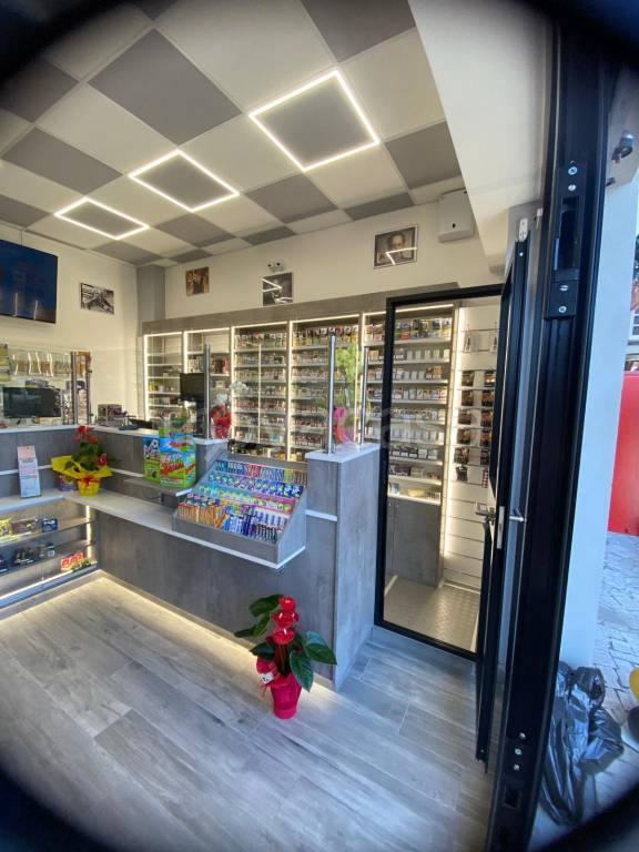 negozio in vendita a Roma in zona Primavalle
