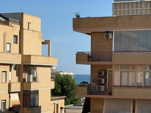 appartamento in vendita a Roma in zona Ostia