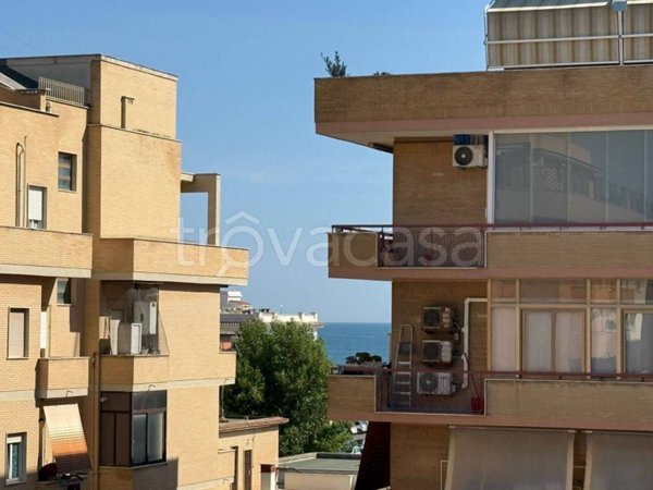 appartamento in vendita a Roma in zona Ostia