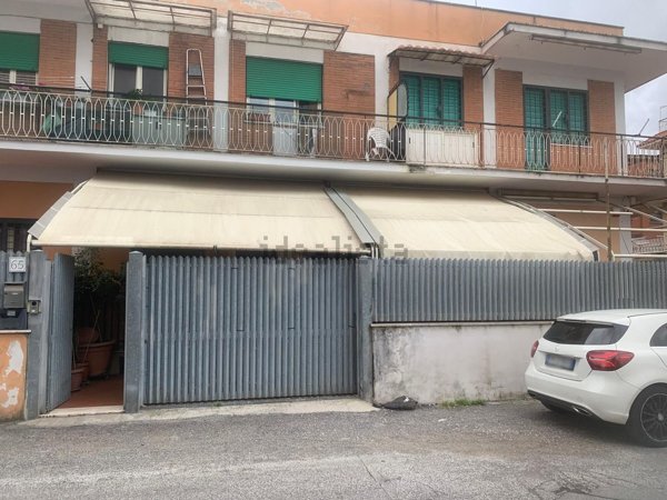 appartamento in vendita a Roma in zona Torre Angela