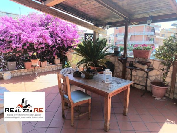 appartamento in vendita a Roma in zona Torre Angela