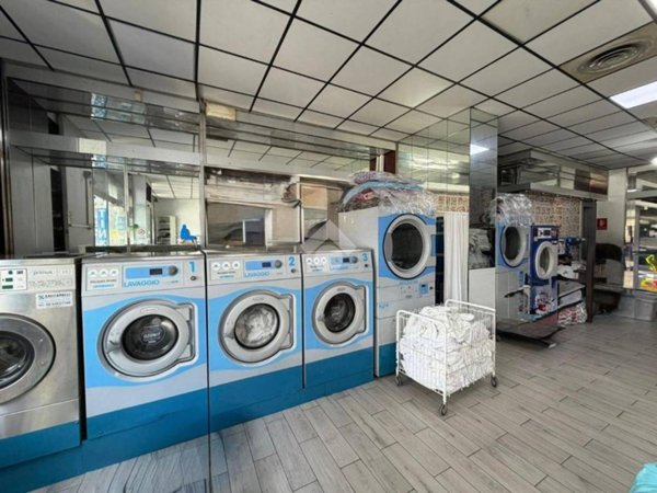 negozio in vendita a Roma in zona Prenestino-Centocelle