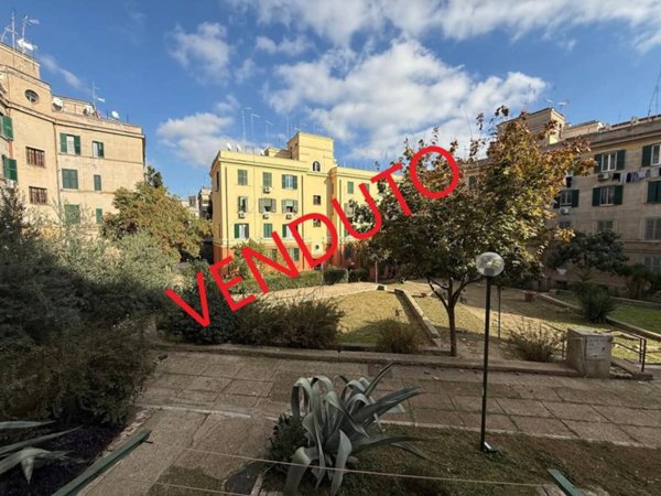 appartamento in vendita a Roma in zona Ostiense