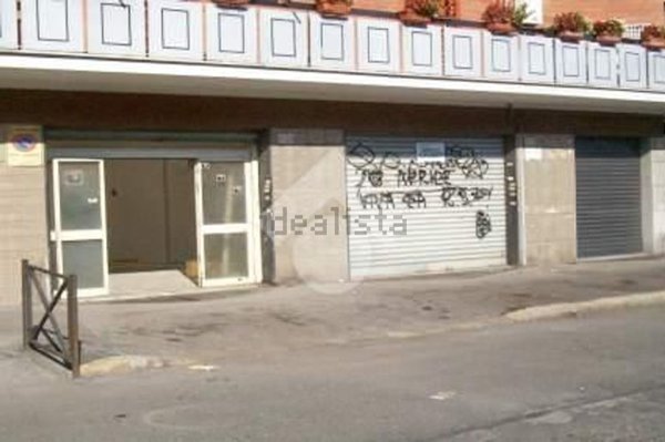 locale commerciale in vendita a Roma in zona Collatino