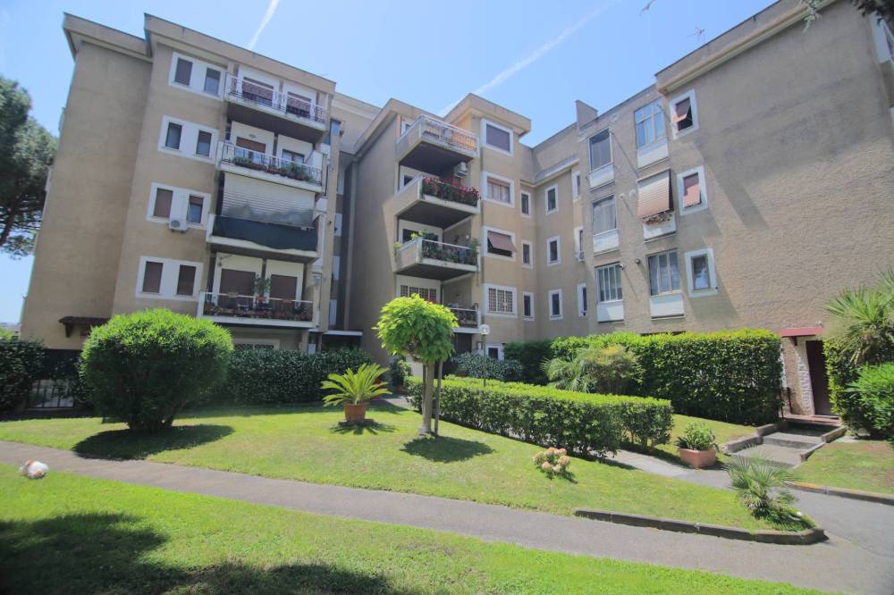 appartamento in vendita a Roma in zona Torre Gaia