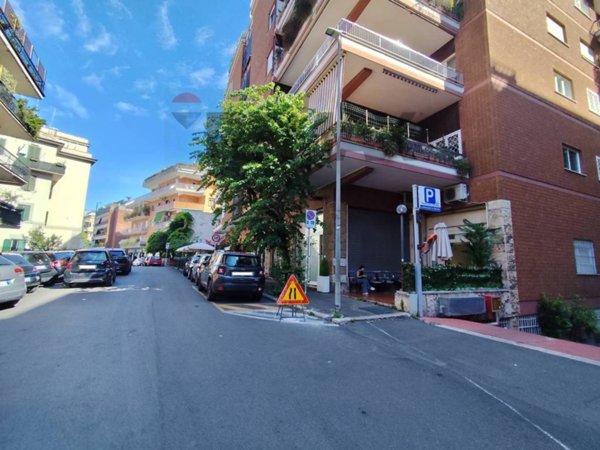 negozio in vendita a Roma in zona Tor di Quinto
