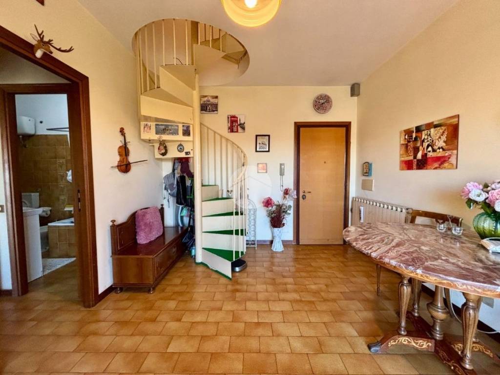 appartamento in vendita a Roma in zona Colle del Sole