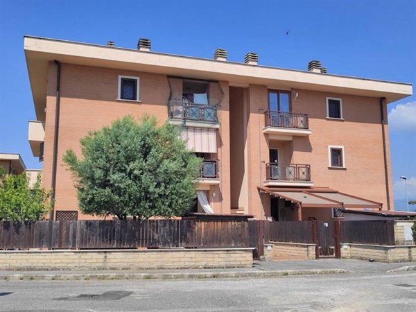 appartamento in vendita a Roma in zona Castelverde