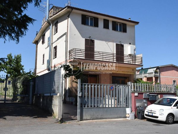 appartamento in vendita a Roma in zona Casal Morena
