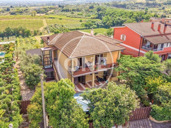 casa indipendente in vendita a Roma in zona Finocchio