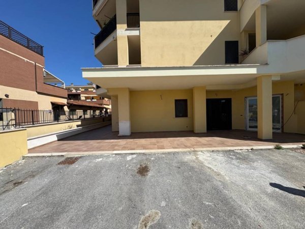 appartamento in vendita a Roma in zona Ostia Antica