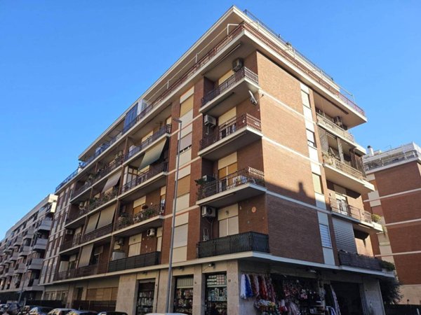 appartamento in vendita a Roma in zona Ostia