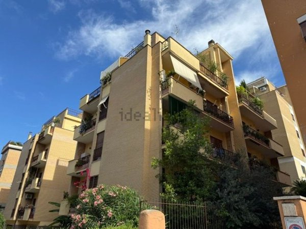 appartamento in vendita a Roma in zona Ostiense